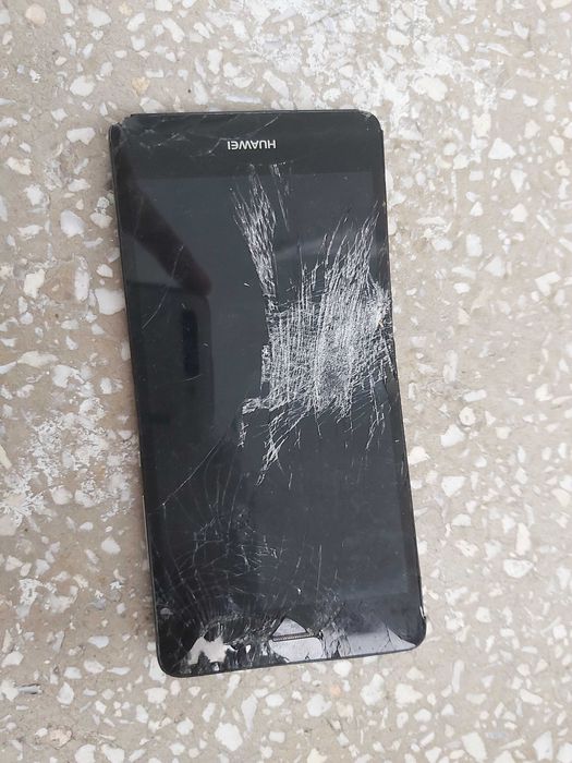 Smartphone Huawei P8 Lite 16GB versiune ALE-L21 (calcat de masina)