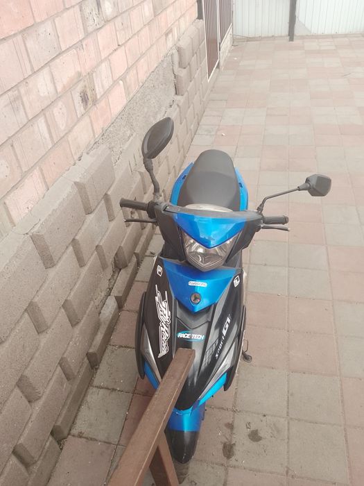 Скутер продаю 195000 тг торг