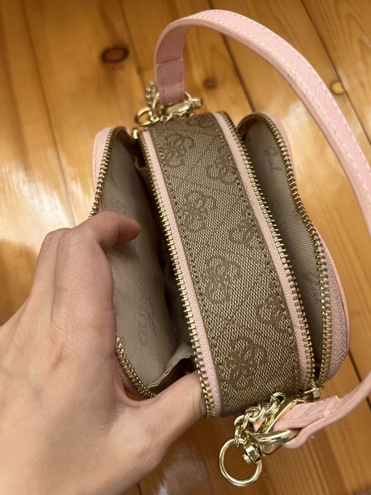 Розова чанта Guess