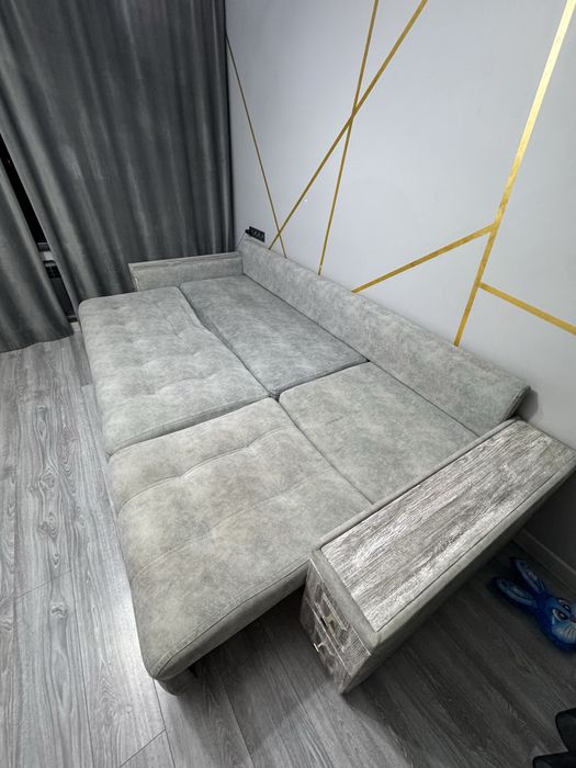 Продаю Диван , цвет серый !