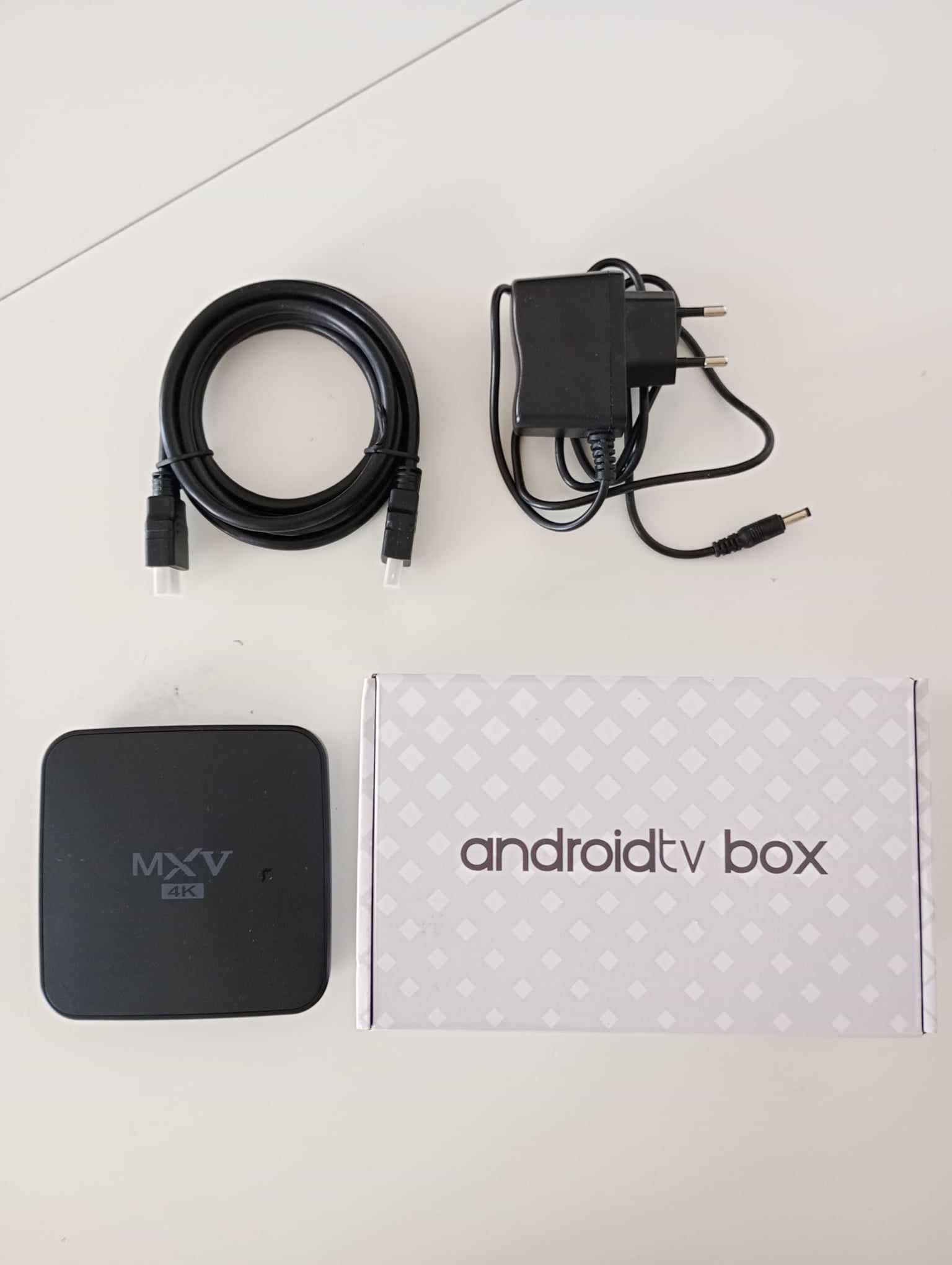 Smart TV Box Android 11 MXV 4K Като Нов HDMI Кабел и Дистанционно