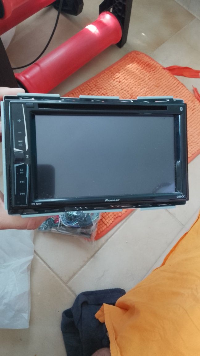 мултимедия Pioneer AVH-A210BT и FH-S820dab