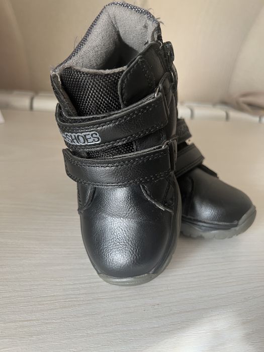 Ботинки на мальчика.24размер