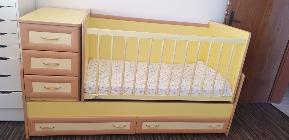 Детска кошара/ легло с повивалник и люлеещ механизъм