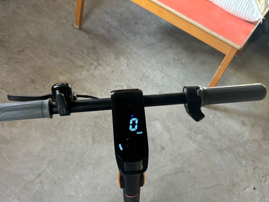 Vând trotineta KQi1 Pro aproape noua
