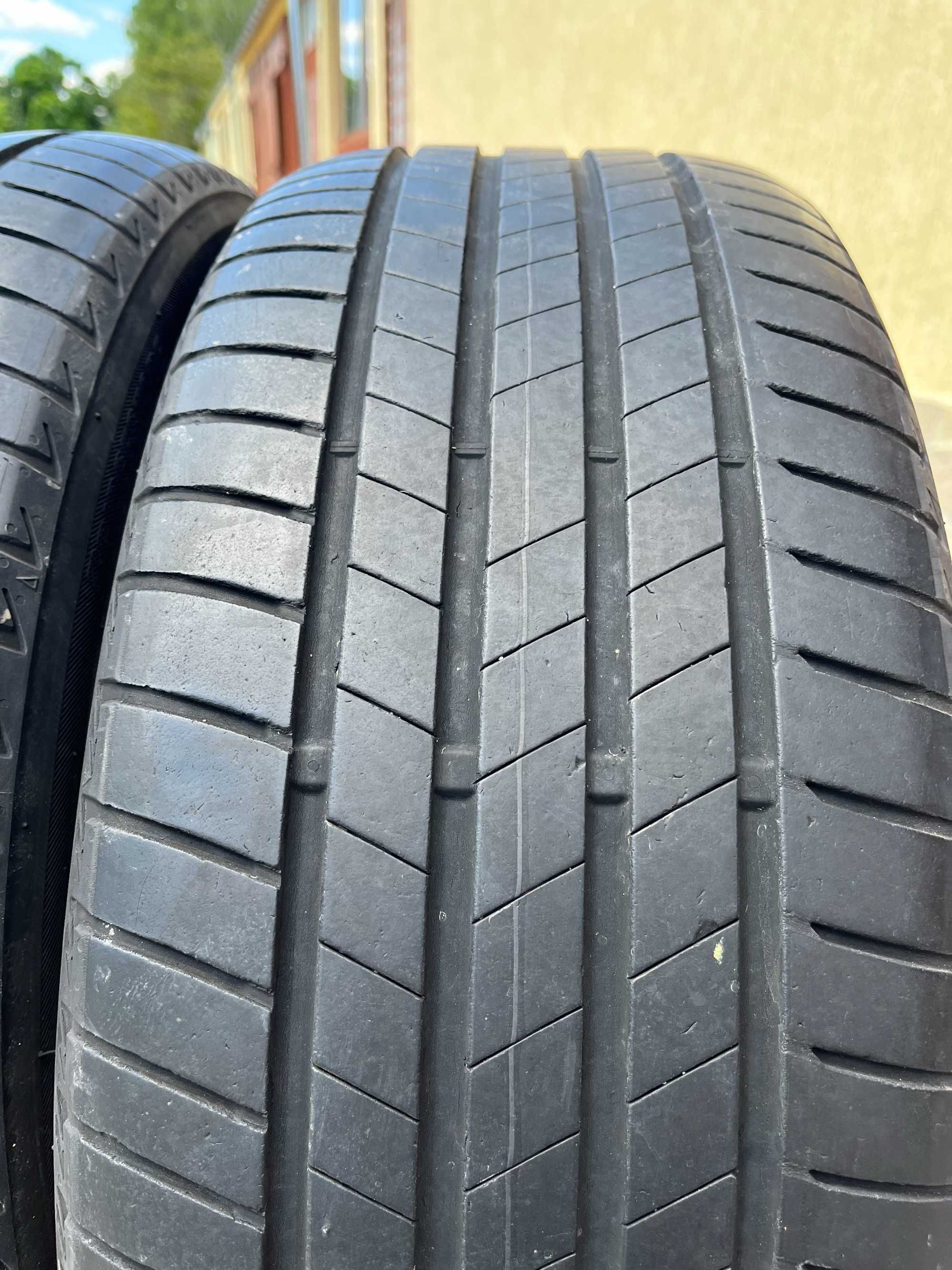 2 бр. летни гуми 225/45/19 Bridgestone DOT 1519 4,5 mm