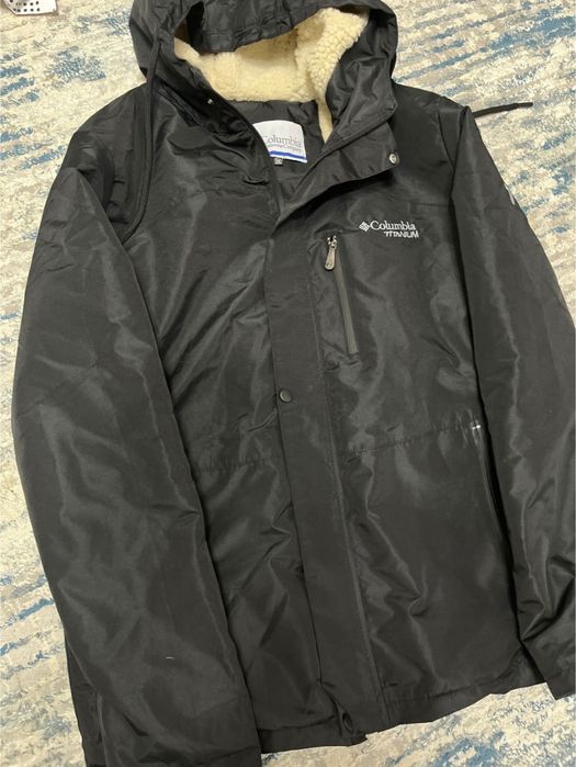 Продам мужскую куртку на весну осень