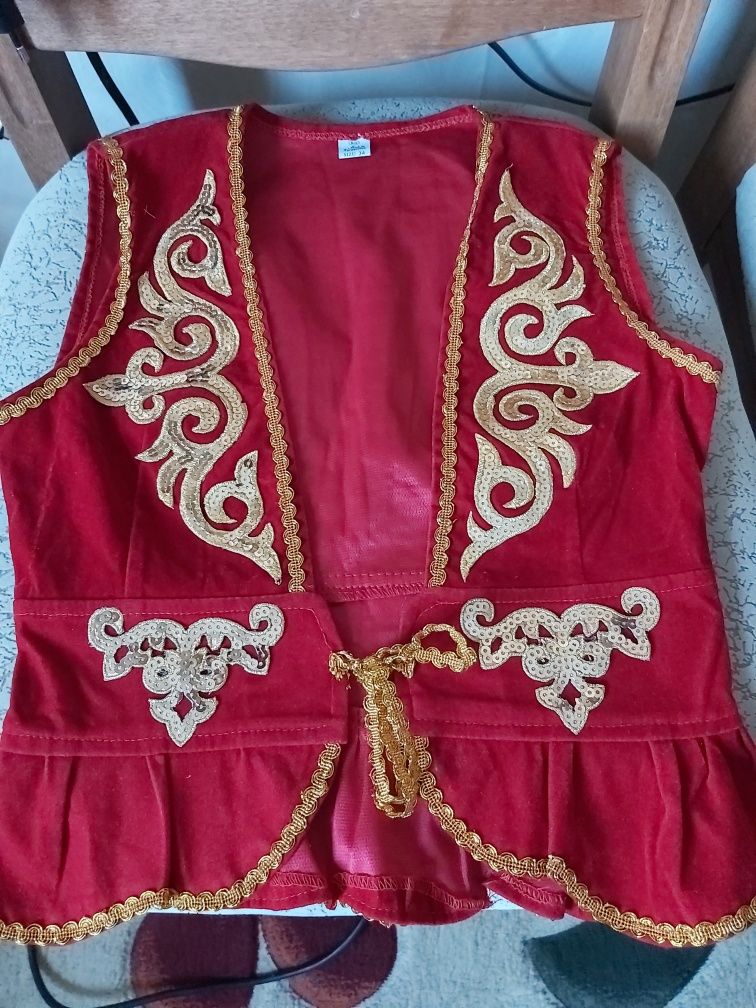Продам национальную жилетку, кажекей, казякай для девочки 5-8 лет.