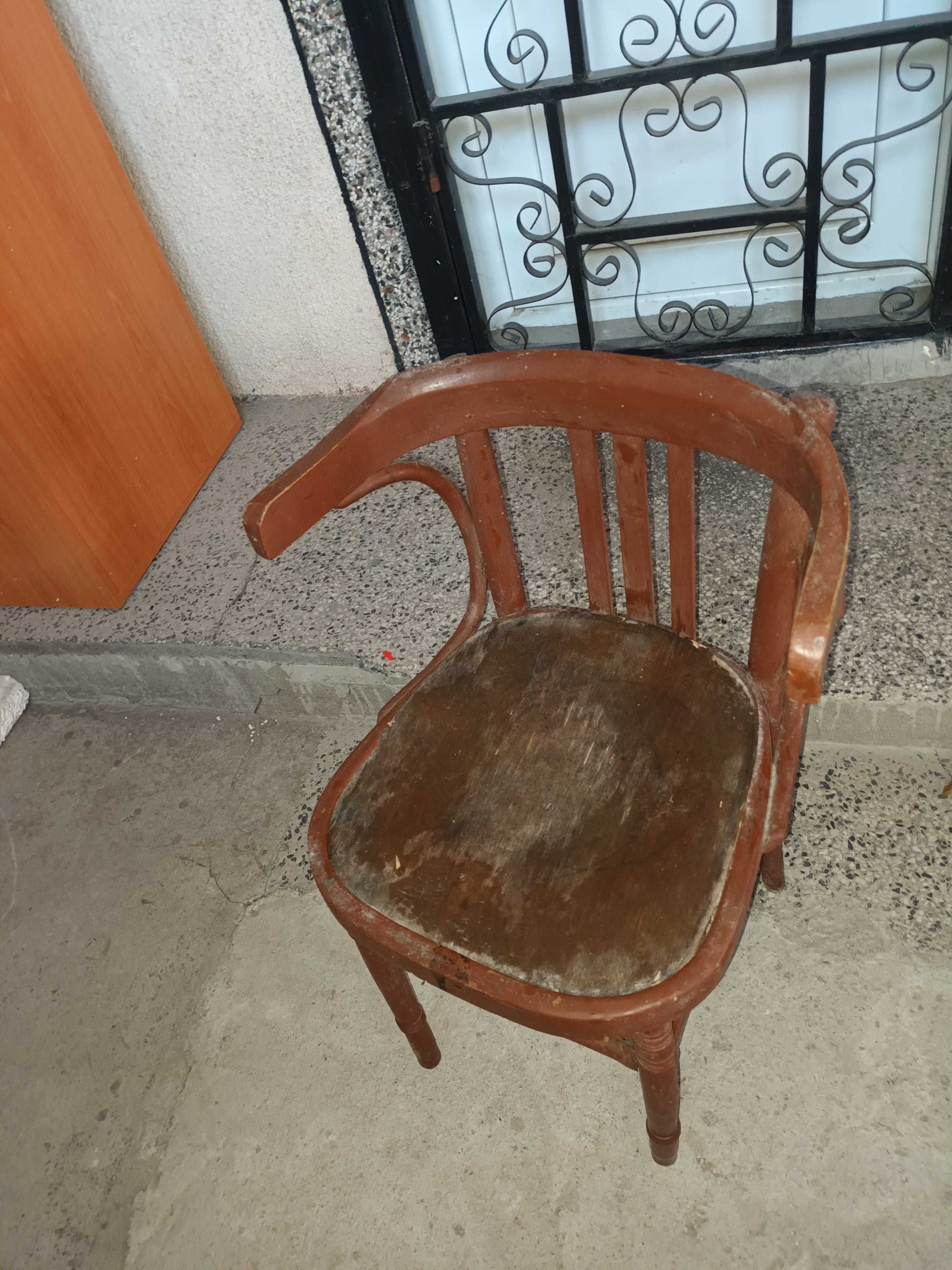 стар дървен стол ложа за