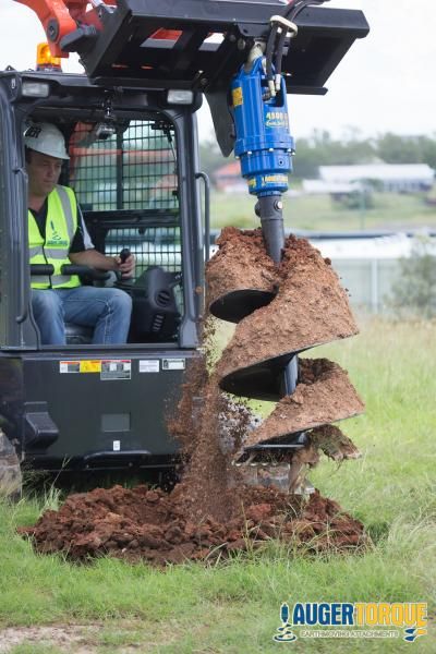 Burghiu de pamant hidraulic Bobcat, Gehl, Komatsu, CAT