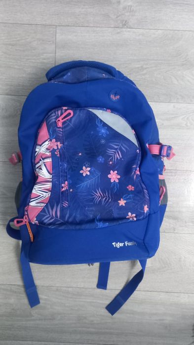 Продаю рюкзак школьный в отличном состоянии