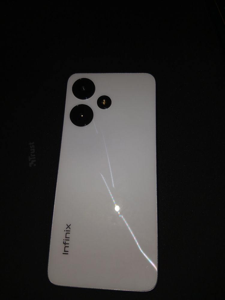 Infinix Hot 30i sotilad