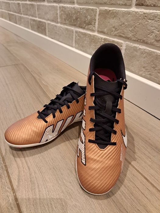 Nike бутонки номер 40,5