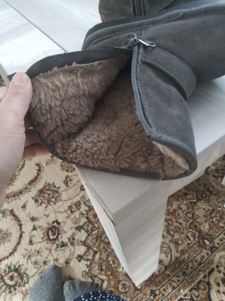 Продам зимние очень тёплые детские угги