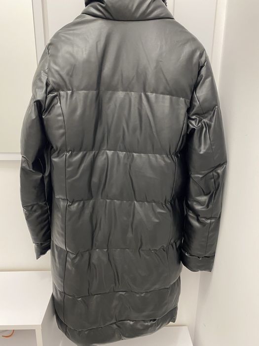 Vand geaca de barbati lunga.