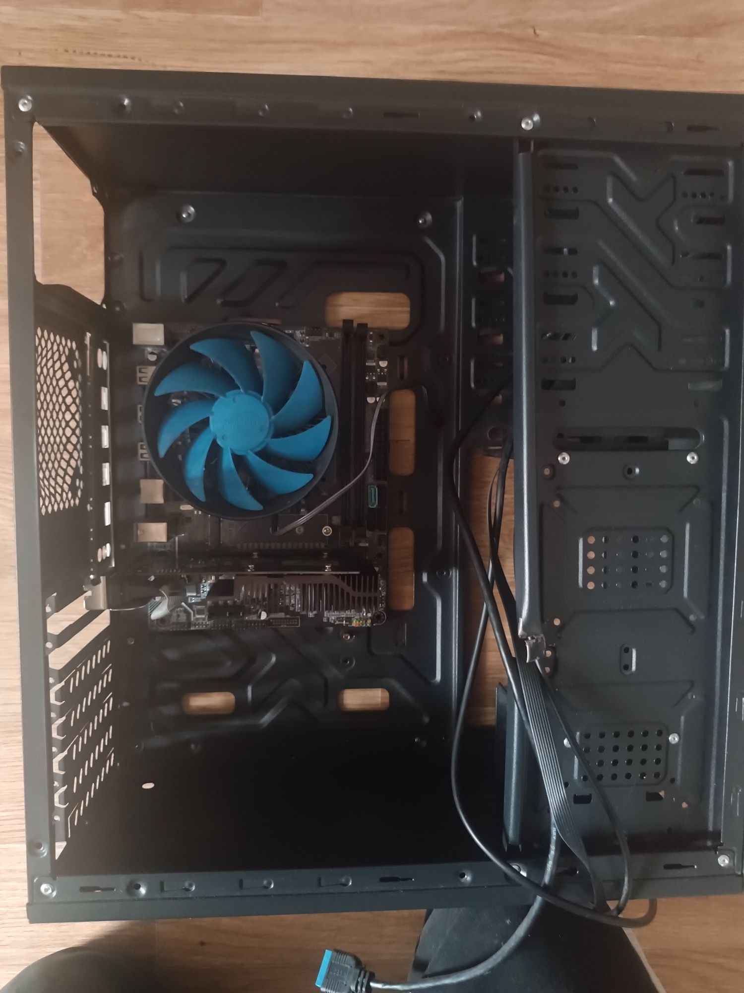Продаю 2 материнские платы 1-LGA775 2-LGA 1356