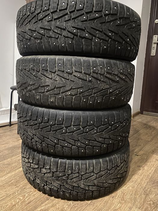 Продам зимнюю резину Nokian 225/55/r18 шипованная
