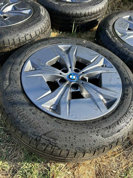 Оригинални лети джанти с чисто нови гуми за BMW IX1 и IX2.