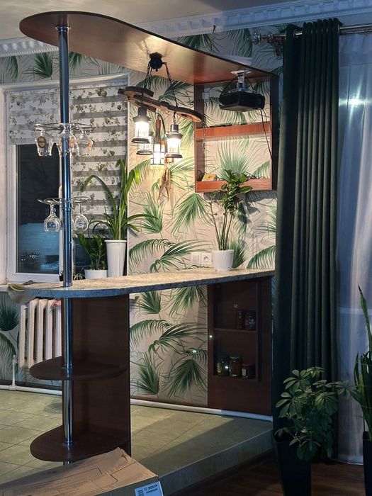 Барная стойка б/у без люстры, отличное состояние