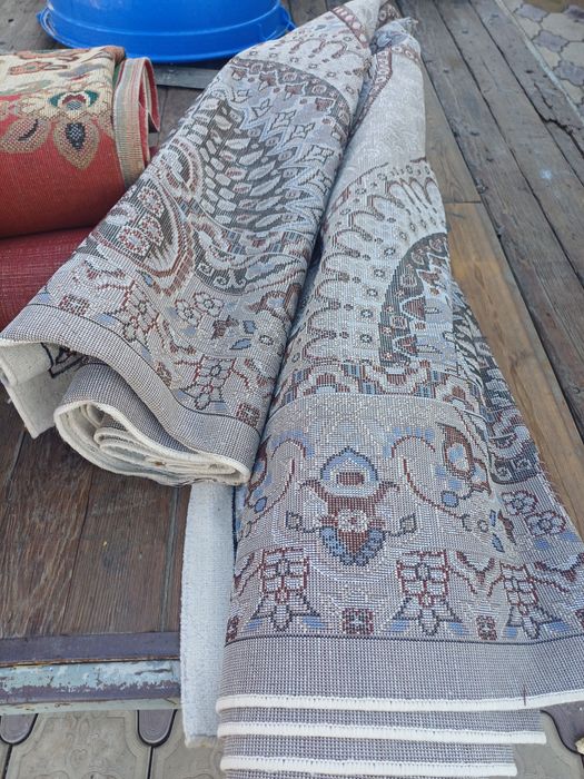 Продаётся ковры.