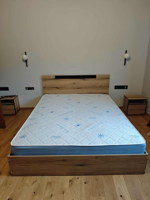 Спалня с две шкафчета