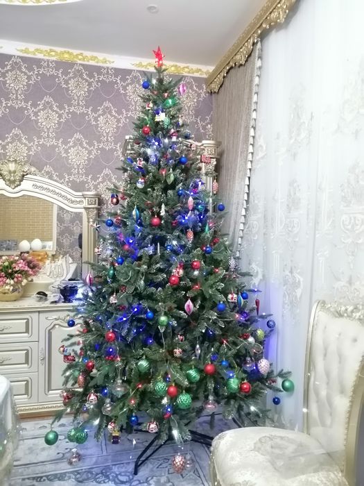 Geliviy Archa 3 metrli xamma öyinchoqlari bilan