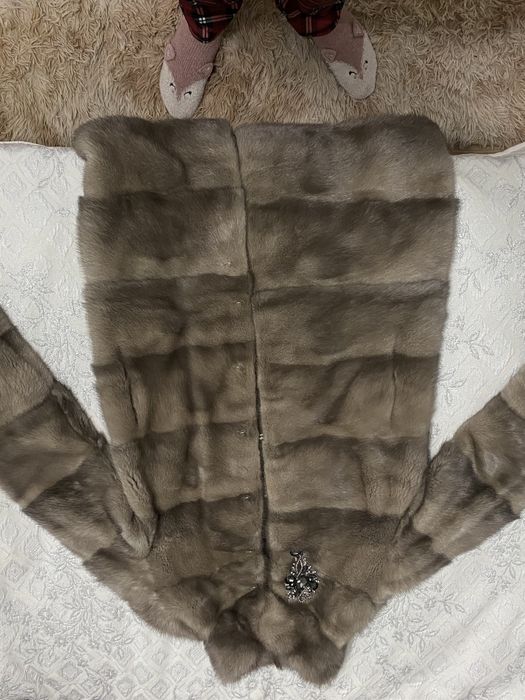 Норковый шуба натуральный чистый продаю срочно не одета напишите в уац