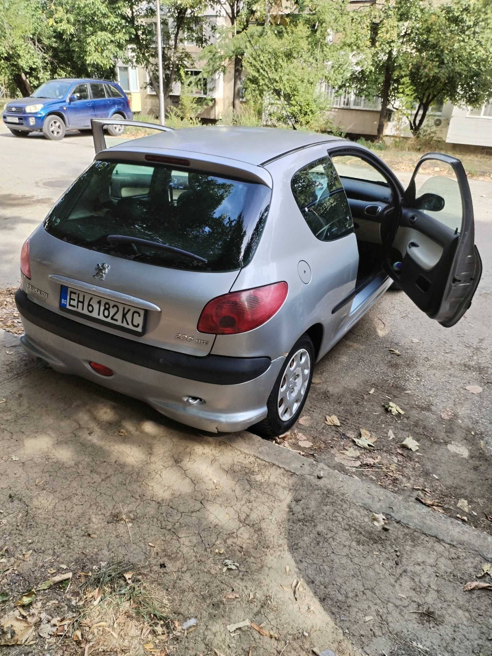 Продавам Пежо 206