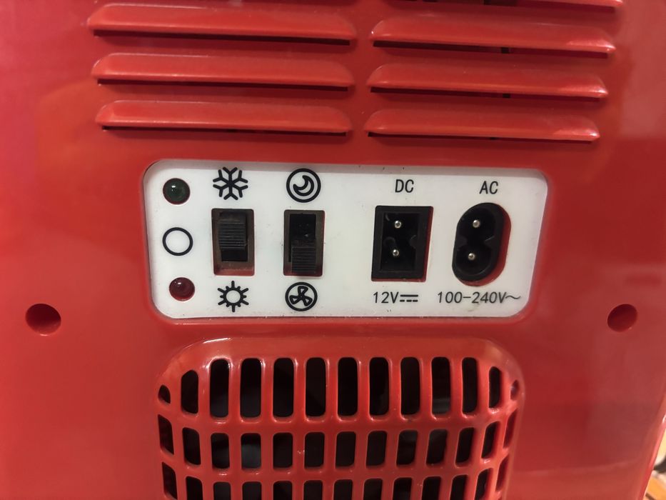 Преносим мини охладител 50W/230V червен