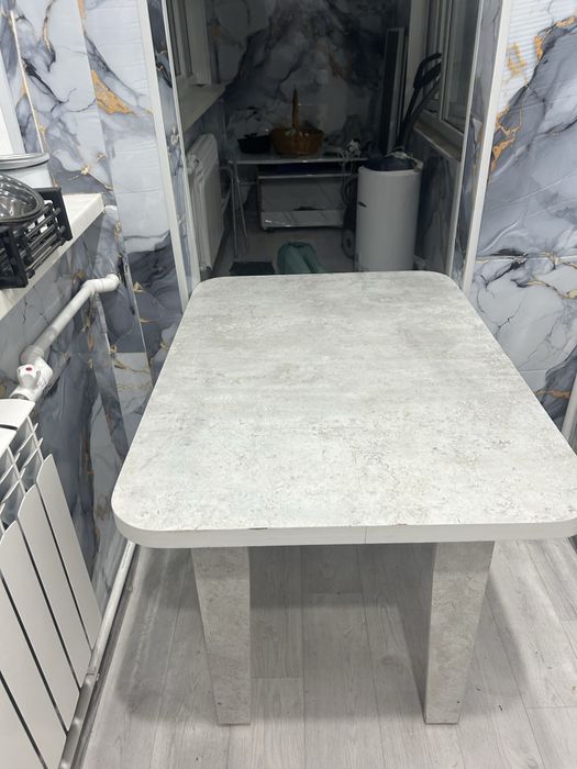 Продается обеденный стол