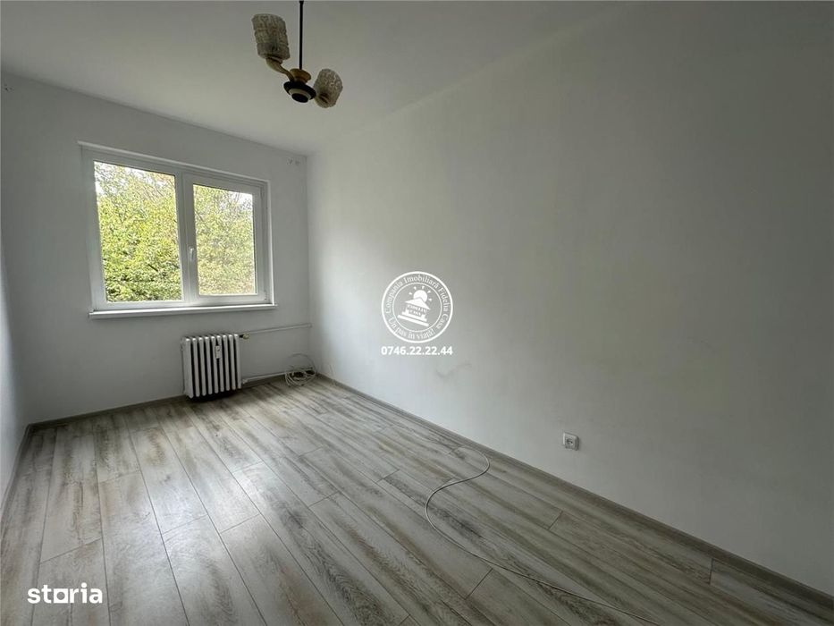 Apartament 3 camere de vanzare zona Podu Ros, etaj intermediar!