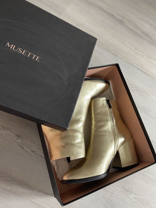 Ghete aurii cu toc Musette