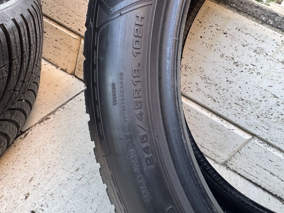 Vand anvelope iarna / m+s cu fulg 245 45 19 GoodYear Vector  ca noi