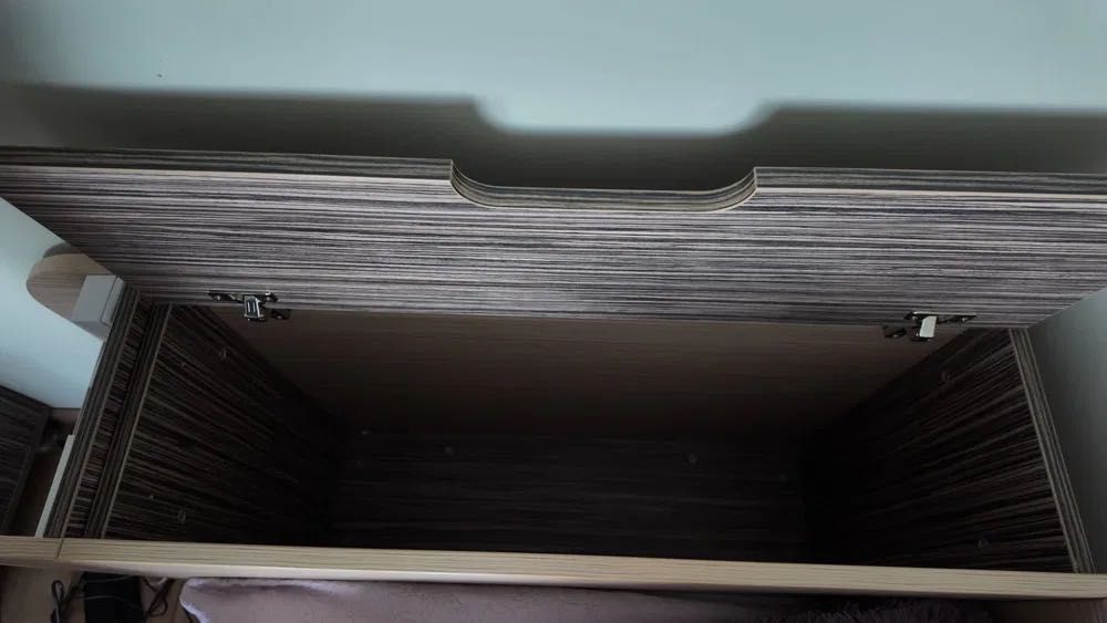 Продавам единично легло