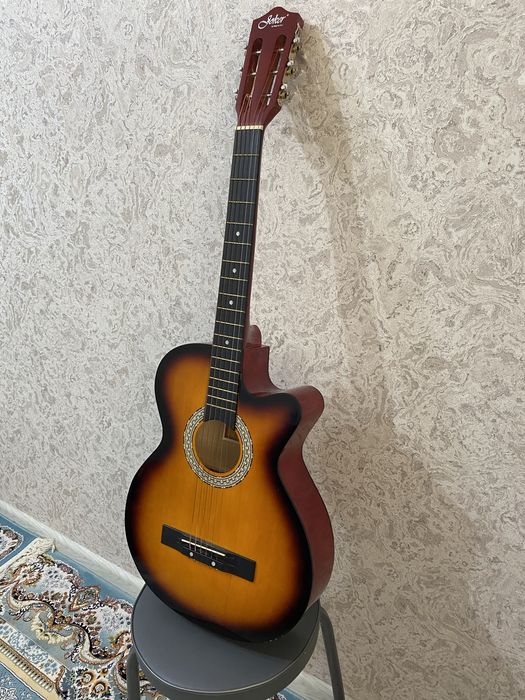 "Продажа акустической гитары — Отличное состояние!"