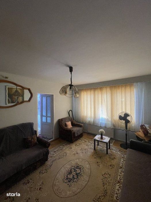 Apartament de vanzare, cu 2 camere, semidecomandat, 39mp, zona Hotvon