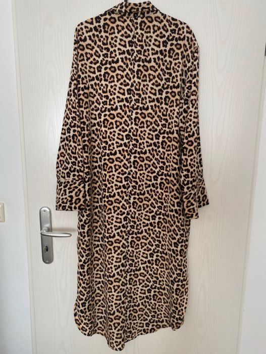 Rochie satinata cu imprimeu animalprint** H&M