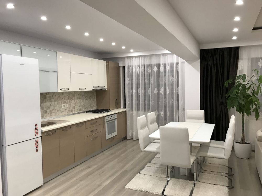 Apartament-PENTHOUSE - 3 camere de inchiriat