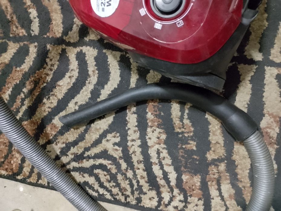 Aspirator Bosch puternic 2200w defect