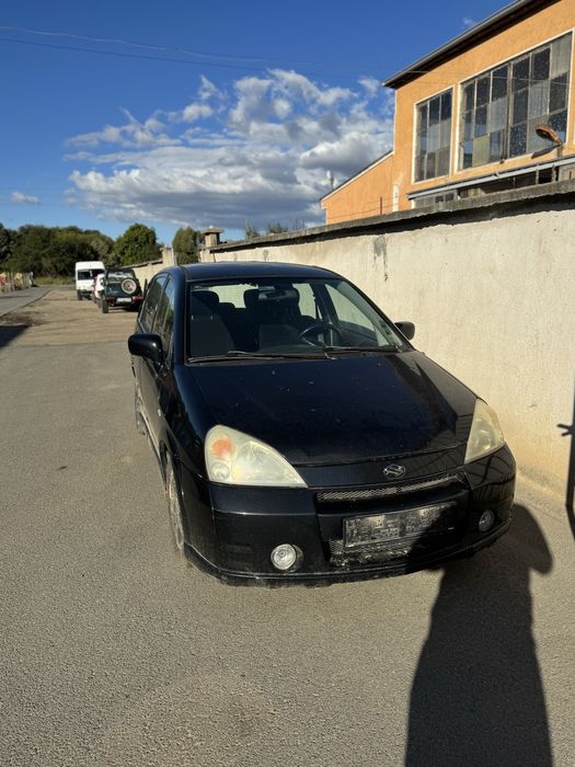 Продават се на части