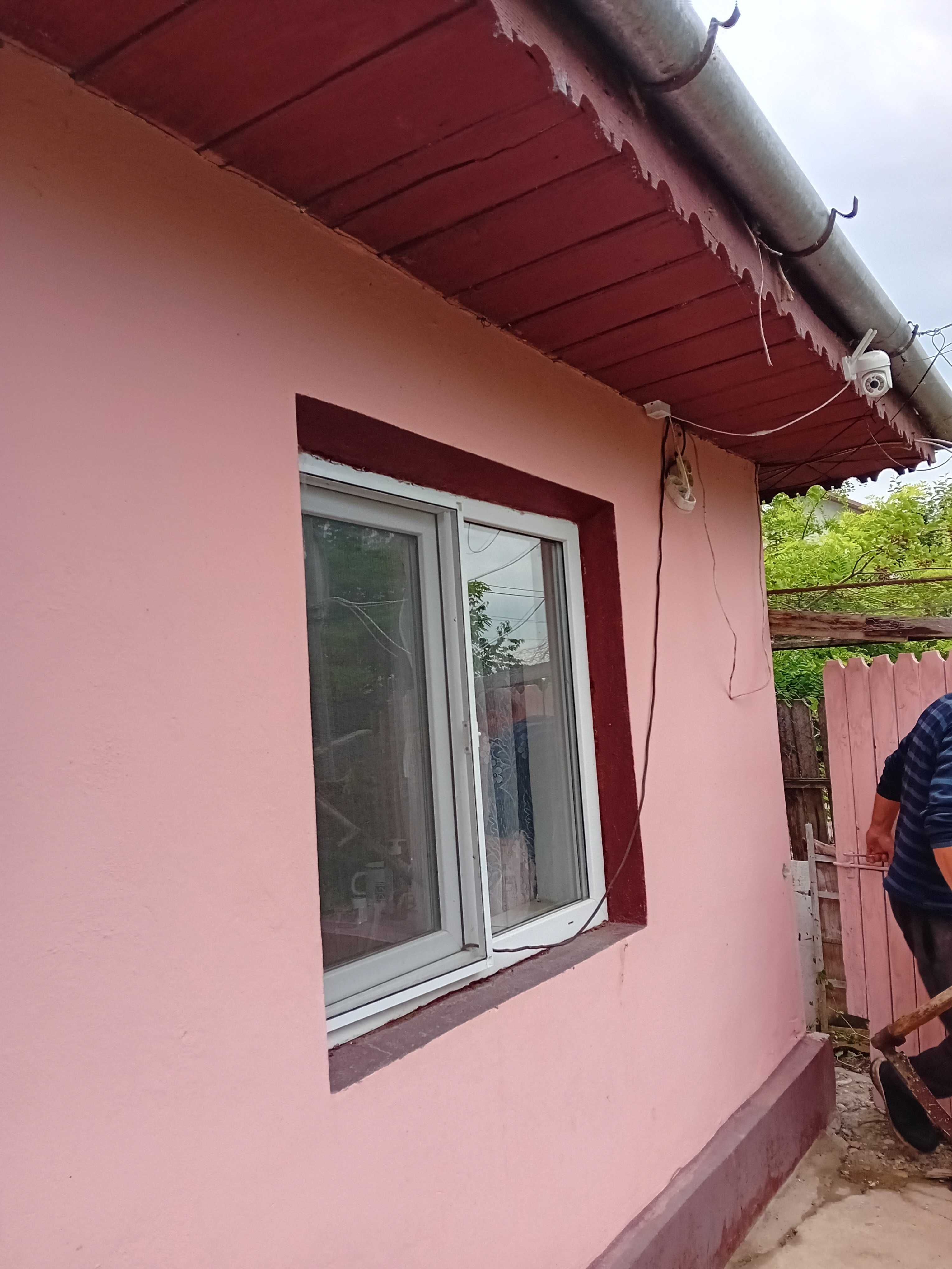 Vand casa din paianta si teren 700m