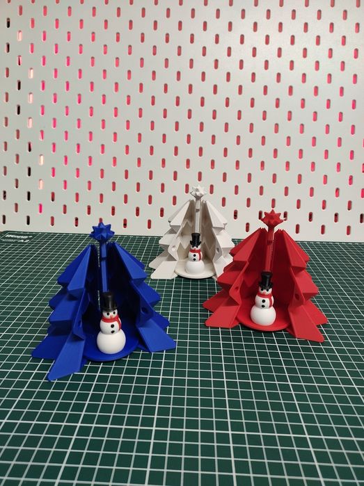 Cutie cadou in forma de bradut cu omulet de zapada printat 3D