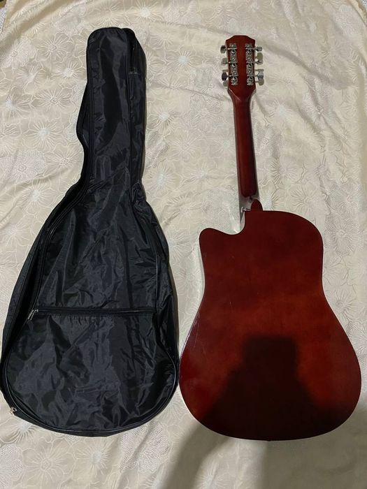 Professional gitara holati juda alo A+ holatda