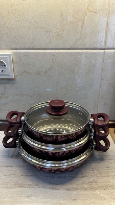 Кастрюли 3 штук с крышками