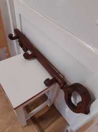 Cuier tip cheie, din lemn masiv, lungime 87cm, pt camera copil