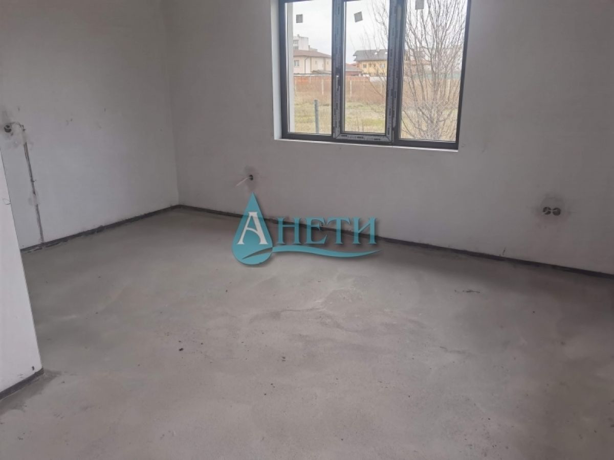Едноетажна къща 160 м2 с двор в гр.Костинброд, кв.Зора. Отлична