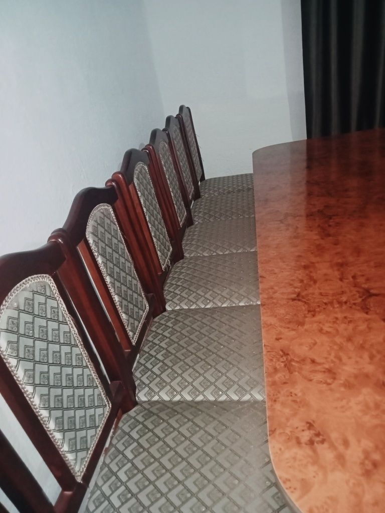 Конак болмесыне арналган стол