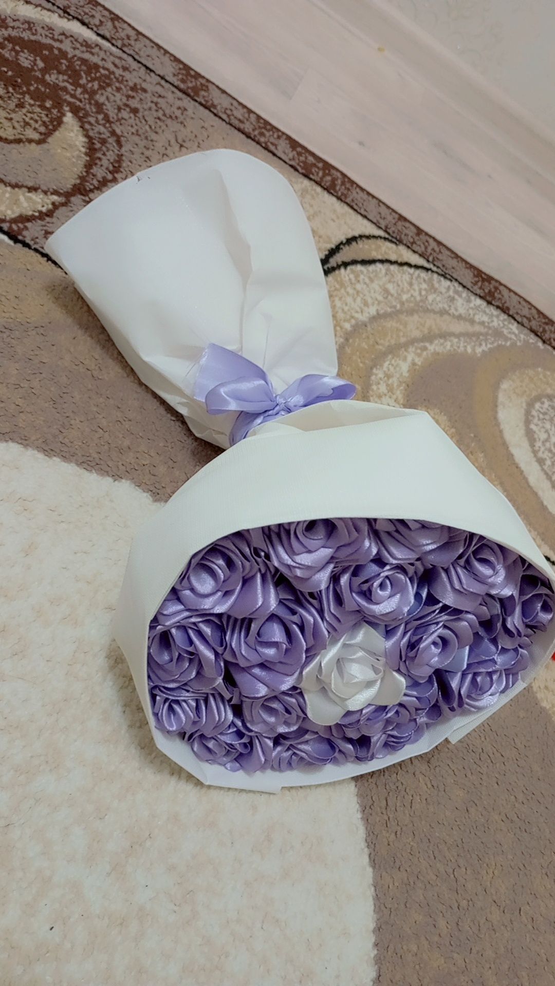 Букет роз из атласных лент