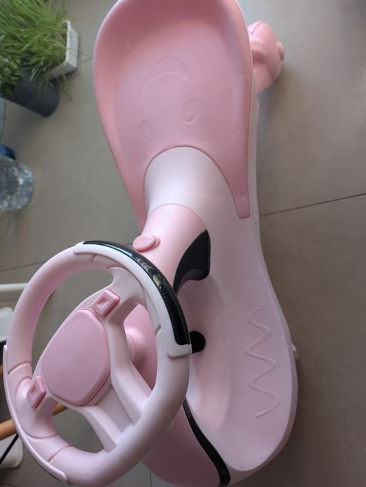 Mașinuță fara pedale cu lumini și sunete