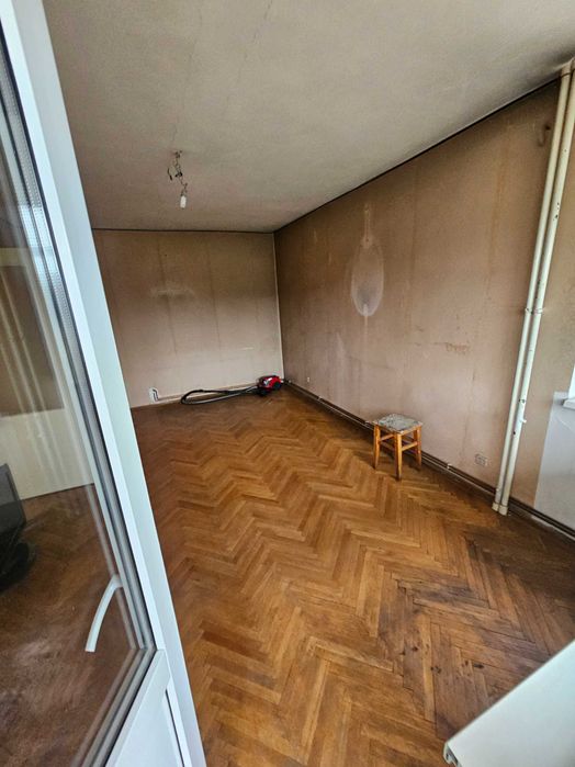 Apartament cu 4 camere,  cu centrală, etaj 1 ultracentral .